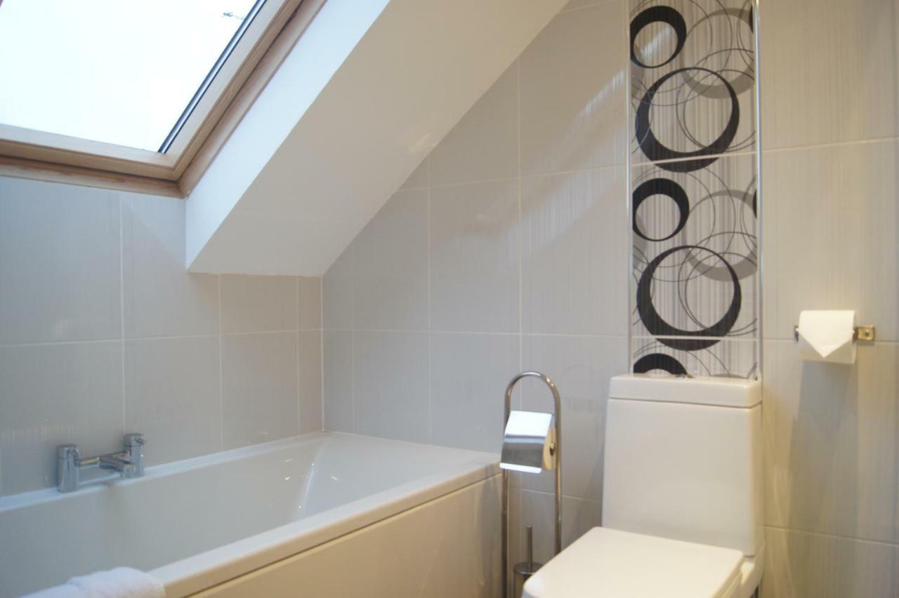 Modern, Cosy Apartment In Bearsden With Private Parking Glasgow Zewnętrze zdjęcie